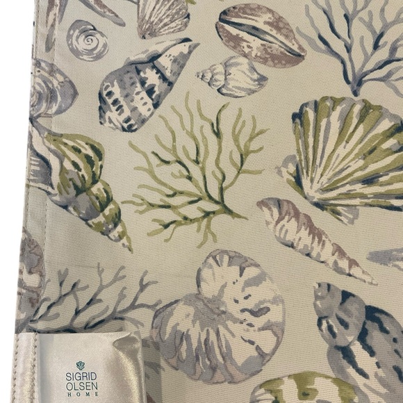 Set of four Sigrid Olsen Home shell placemats - Picture 2 of 2